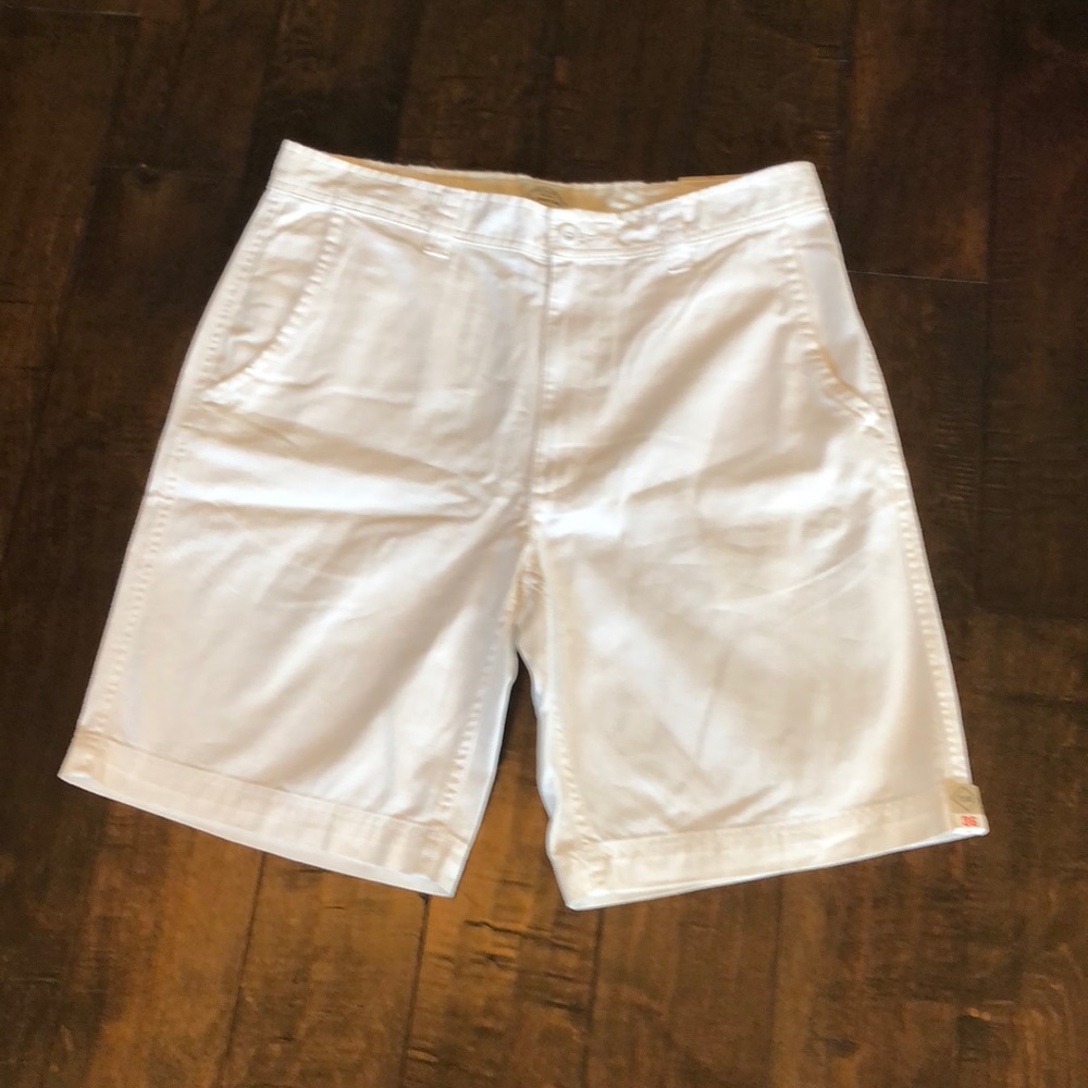 Men’s St. John’s Bay white shorts